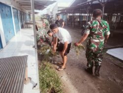 Wujud Kepedulian Terhadap Kebersihan, Koramil 05 Kodim 1404/Pinrang Kerja Bakti Pembersihan Pasar Tradisional