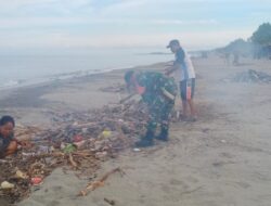 Koramil-02 Kodim 1404/Pinrang Kerja Bakti bersihkan Pantai Ammani