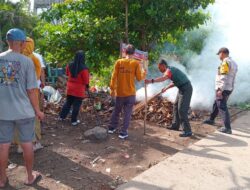 Kerjasama Yang Solid, Babinsa Koramil-01/Ujung Bersama Masyarakat Ciptakan Lingkungan Yang Bersih