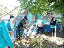Aksi Peduli Lingkungan, Serda Muhammad Ali Babinsa Koramil-01/Ujung Bersama Warga Bersihkan Sampah