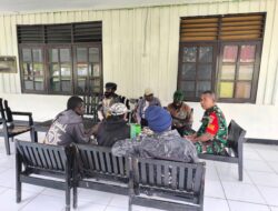 DANRAMIL 1703-03/OBANO MELAKSANAKAN GIAT KOMSOS DENGAN KAPALA SUKU KAMPUNG OBANO BESERTA WARGA MASYARAKAT DI MAMORAMIL.