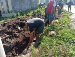 Cegah Banjir, Koramil-03/Mattiro Bulu Kodim 1404/Pinrang Bersama Warga Kerja Bakti Bersihkan Saluran Air