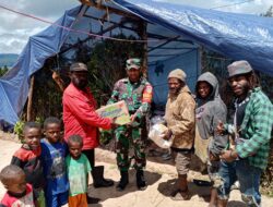 Babinsa Koramil 1703-02/Tigi Komsos Dengan Warga Kampung Wagete ll Sekaligus Pantau wilayah binaan