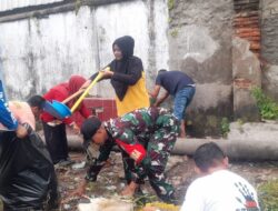 Ciptakan Lingkungan Bersih, Babinsa 1405-01/Ujung Ajak Warga Kerja Bakti Basmi Sampah