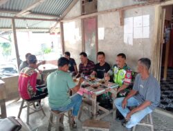 Babinsa Ciptakan Keakraban dengan Warga Binaan Melalui Komsos