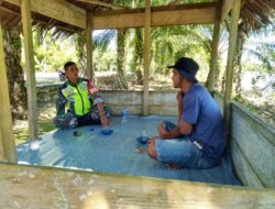 Untuk memper erat tali Silaturahmi Babinsa Komsos Dengan tokoh pemuda Di Wilayah Binaan