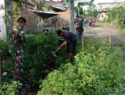 Danramil-03/Mattiro Bulu Kodim 1404/Pinrang Pimpin Kerja Bakti Bersihkan Saluran Air