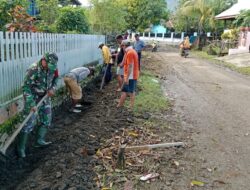 Wujudkan Hidup Sehat Dan Cegah Banjir, Babinsa Kodim 1405/Parepare Bersama Masyarakat Karya Bakti Gali Parit