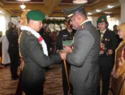 Dandim 1404/Pinrang Inspektur Upacara Prosesi Pedang Pora Pernikahan Perwira TNI AD
