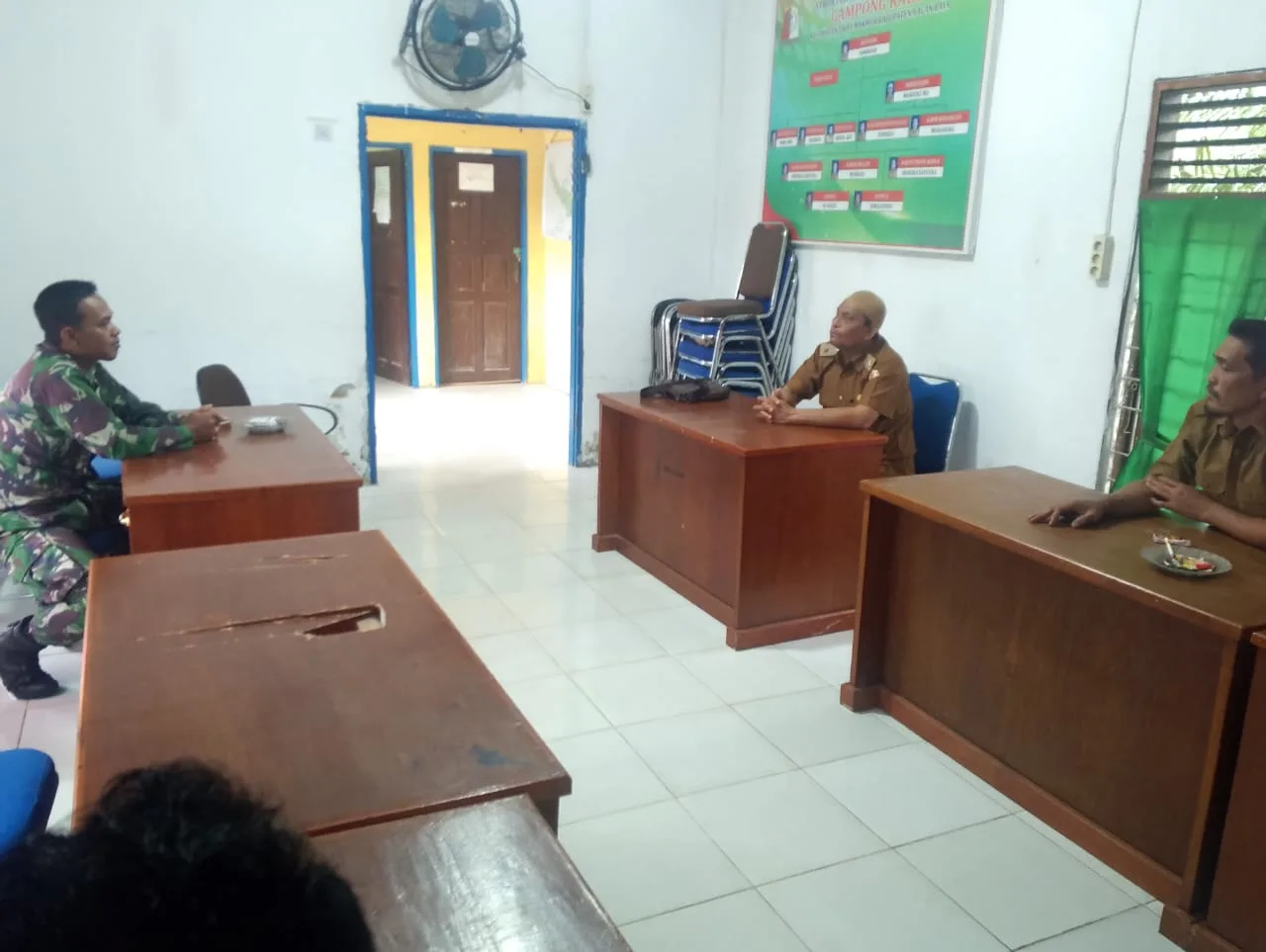Tingkatkan Kerja Sama Yang Baik, Babinsa Komsos bersama Perangkat Desa