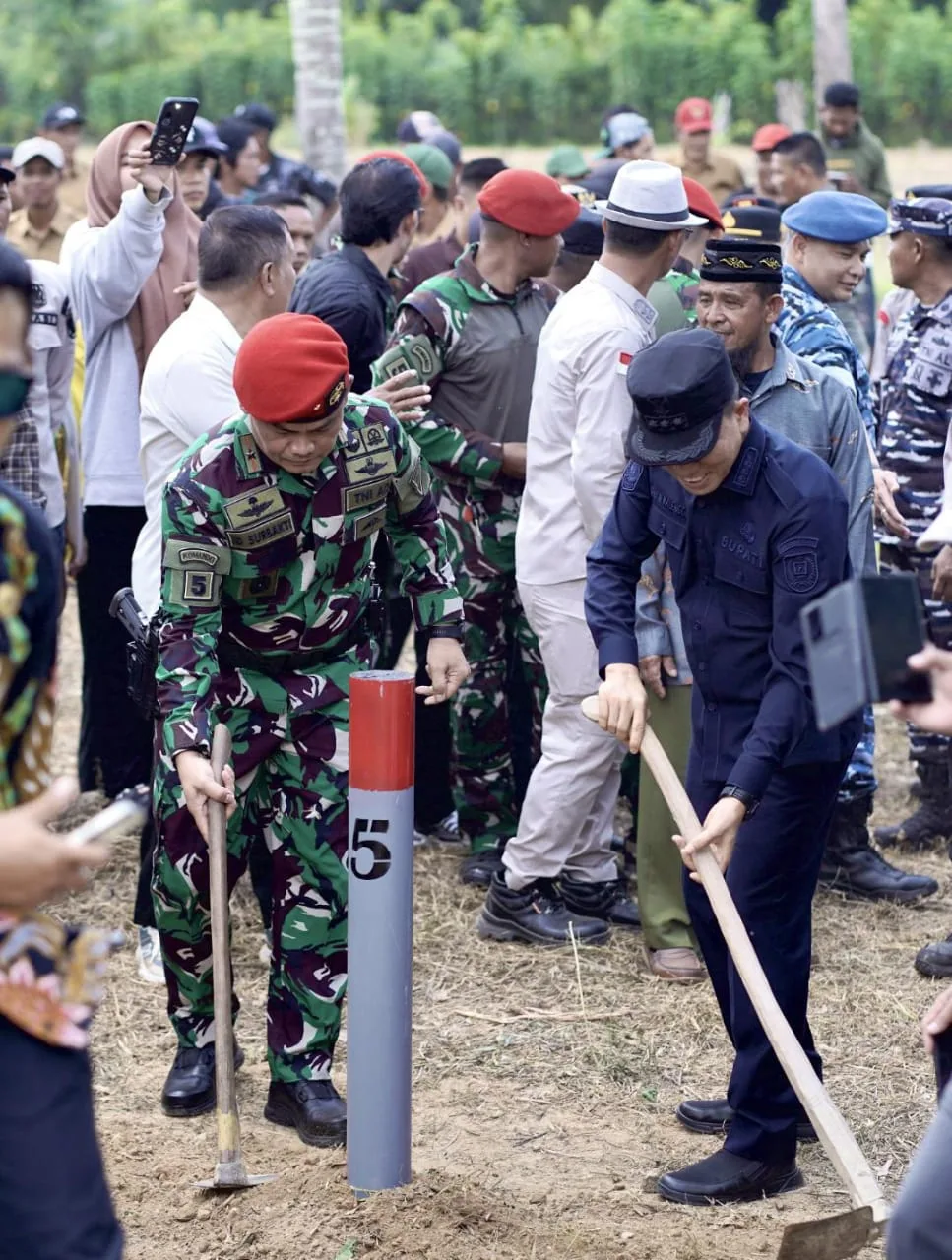 RESMI, Ribuan Masyarakat Hadir dan Mendoakan Penancapan Patok di Lahan Pembangunan Markas Grup 5 Kopassus
