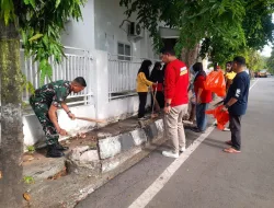 Babinsa 1405-01/Ujung Bersama Aparat dan Warga Gelar Kerja Bhakti Jelang Penilaian Adipura 2025