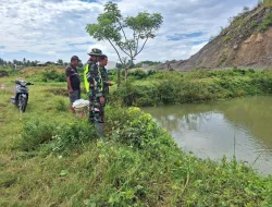 Babinsa Koramil 1404-04/Paleteang Laksanakan Komsos dengan Peternak Ikan Lele di Kecamatan Paleteang