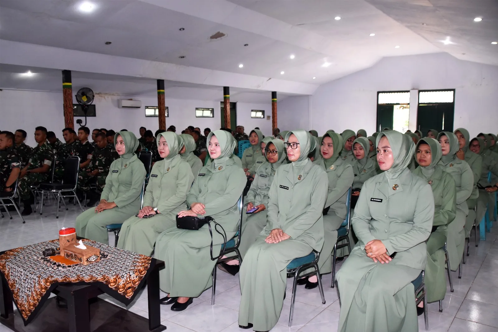 PERKUAT IMAN DAN KETAHANAN KELUARGA, PRAJURIT KODIM MERAUKE MENGIKUTI PEMBINAAN ROHANI