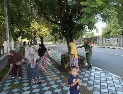 Babinsa 1405-03/Bacukiki Bacukiki Bersama Mahasiswa KKN dan Warga Bersatu Bersihkan Lingkungan Sumpang Minagae