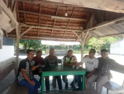 Babinsa Komsos Dengan Tokoh Masyarakat Di Wilayah Binaan.