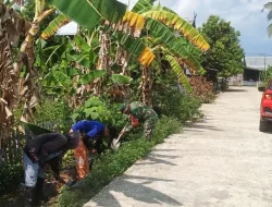 Babinsa Koramil 1404-08/Lanrisang Bersama Warga Laksanakan Kerja Bakti Pembersihan Saluran Air