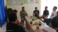Melalui Komsos, Babinsa Mattiro Deceng Sosialisasikan Penerimaan Calon Prajurit TNI AD