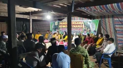 Dukung Ketahanan Pangan dan Kesejahteraan Petani, Babinsa Koramil 1405-08/Tanete Riaja Hadiri Panen Nanas di Pujananting