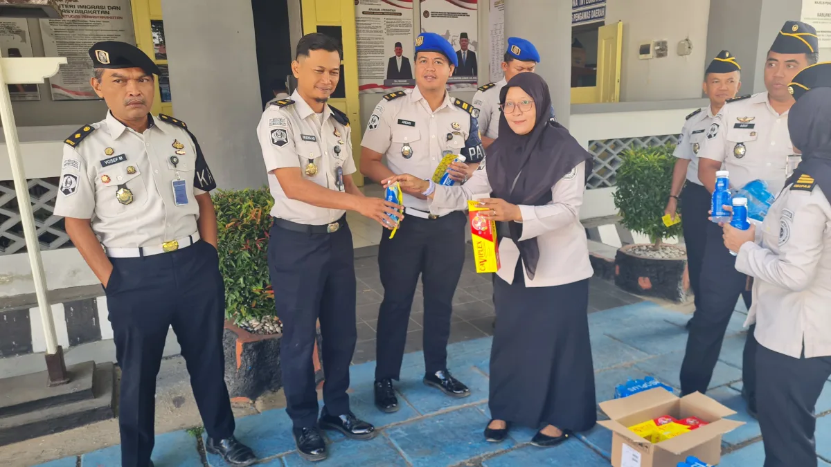 Lapas Ambarawa Bagikan Vitamin dan Minuman Isotonik untuk Jaga Kebugaran Petugas