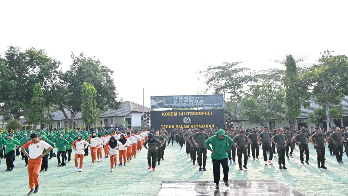 Senam Bersama Prajurit, PNS dan Persit Korem 141/Toddopuli, Perkuat Kebugaran dan Kekompakan Keluarga Besar TNI